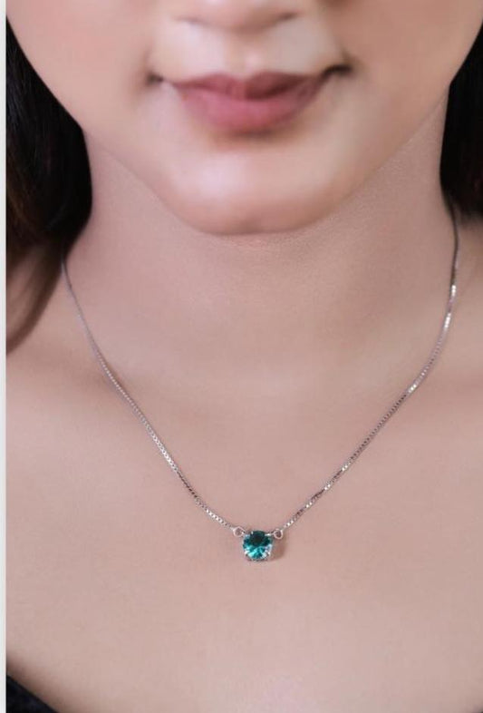 Evara’s Emerald Spark Chain- Brilliant (Round) cut stone
