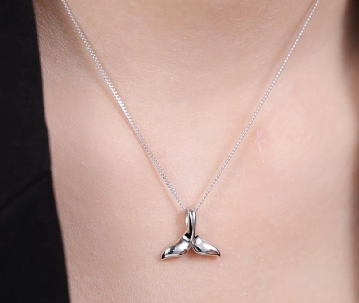 Evara’s Mermaid Tail Pendant chain