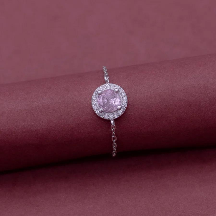 Evara’s Glow Chain Ring