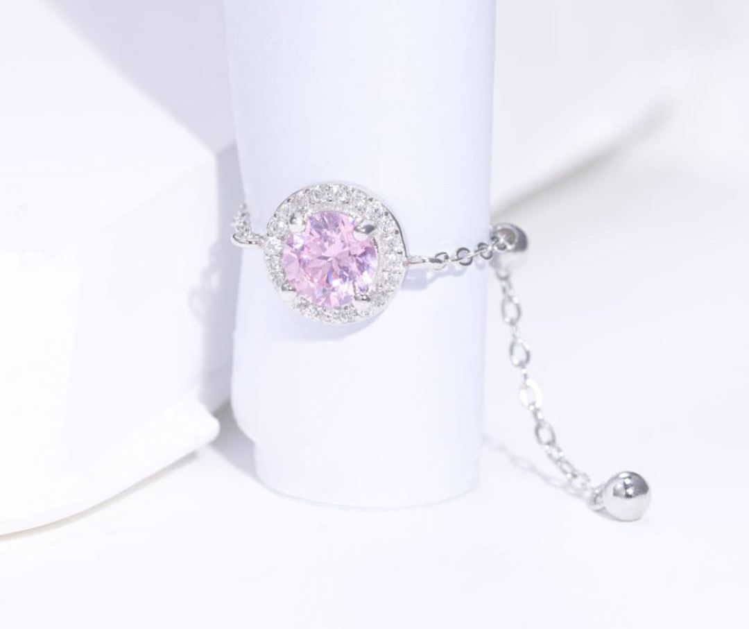 Evara’s Glow Chain Ring