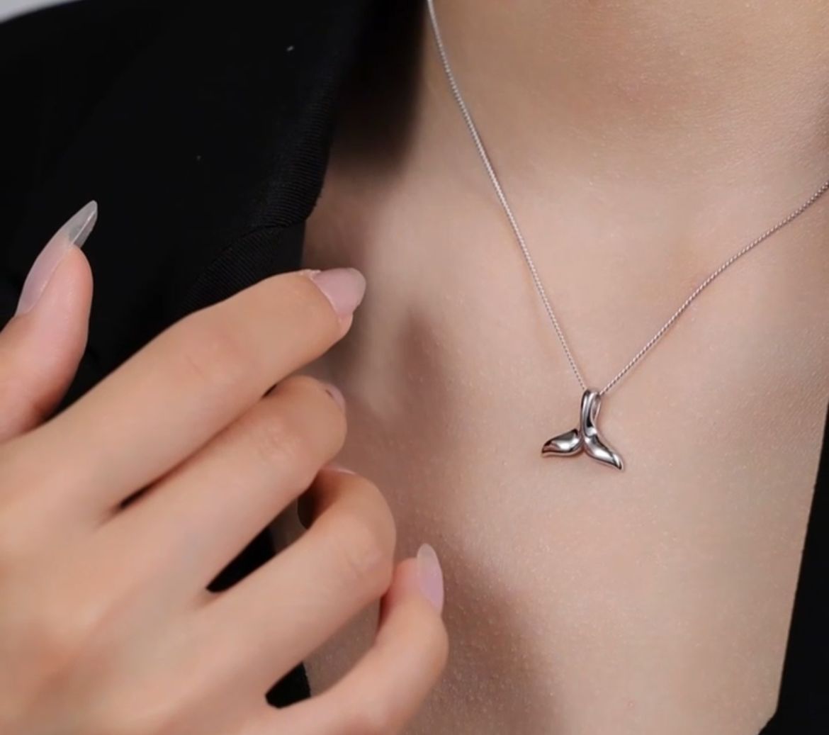 Evara’s Mermaid Tail Pendant chain